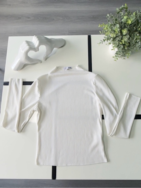 Fashion Nova Tops - Fashion Nova White Ribbed Mock Neck Long Sleeve Top - Size M